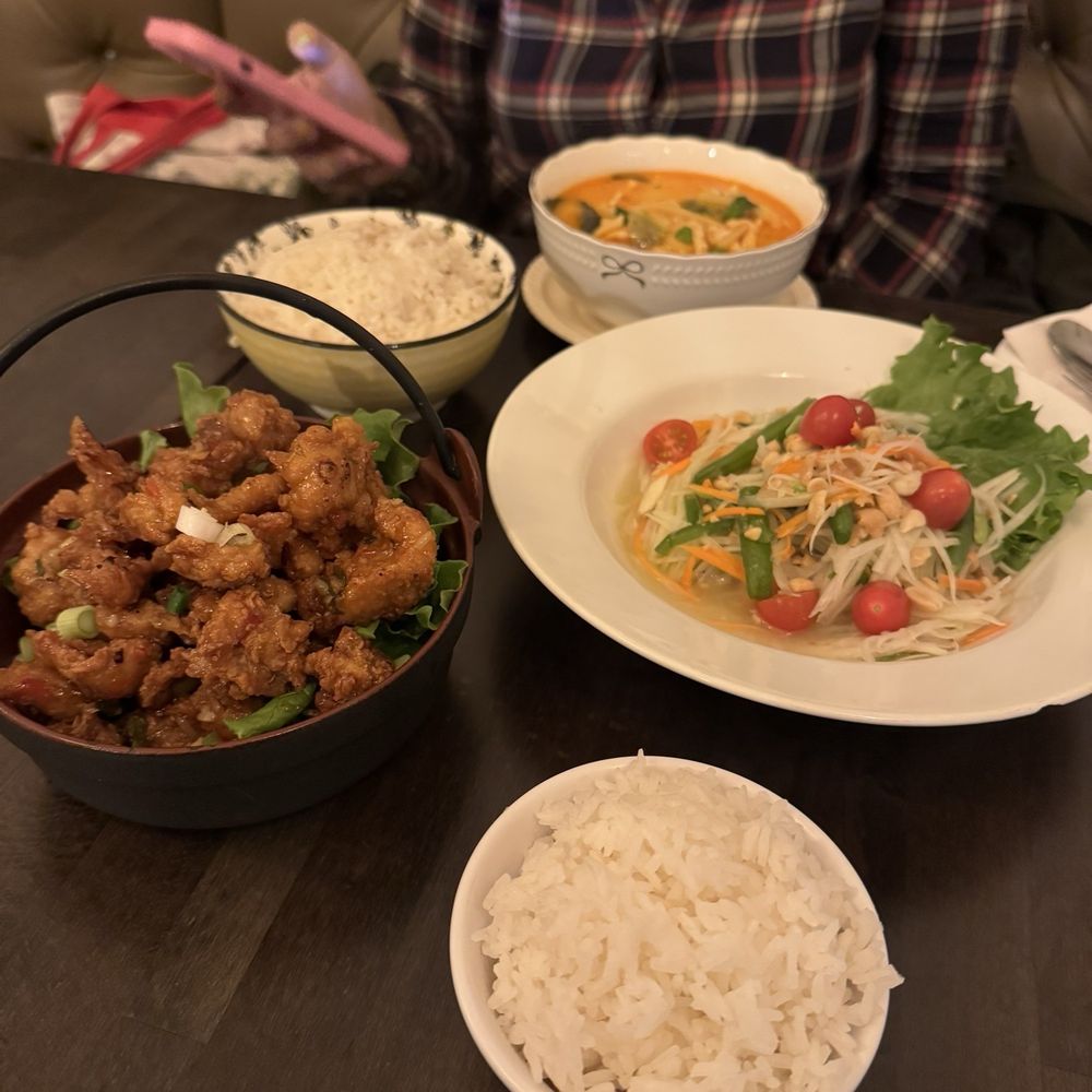 Khing - Crispy Chicken Strips, Papaya Salad, Red Curry with chicken - Thai Near Me - Queens, New York Khing - Crispy Chicken Strips, Papaya Salad, Red Curry with chicken - Thai Near Me - Queens, New York