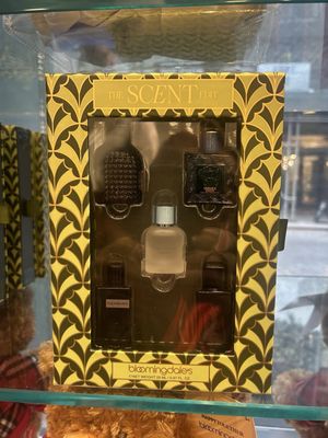 Bloomingdale's by null