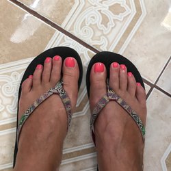 D & T Nail Salon