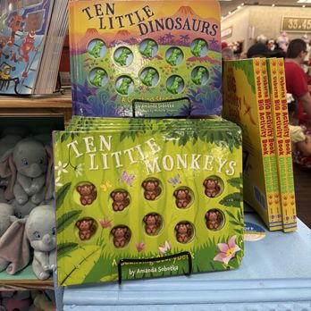 Buc-ee’s - Some books - Gas Stations Near Me - Goodyear, Arizona