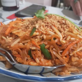 Syphay Restaurant - Pad Thai with chicken - Thai Near Me - Edmonton, Alberta