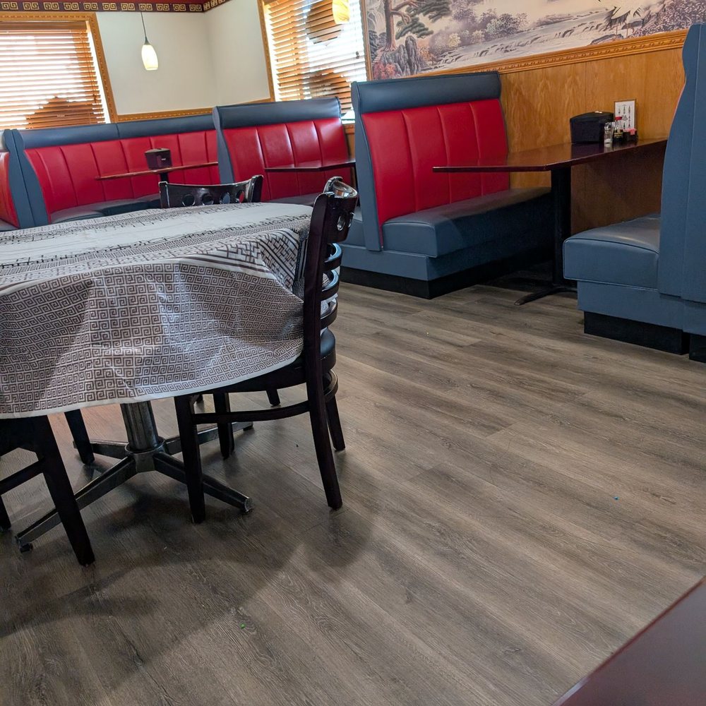 Sichuan House - Nice dining room - Chinese Near Me - Louisville, Kentucky
