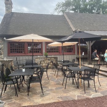 Bierhaul - a patio area with tables and umbrellas - Pizza Near Me - Thornton, Pennsylvania Bierhaul - a patio area with tables and umbrellas - Pizza Near Me - Thornton, Pennsylvania
