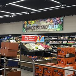 ALDI - Entryway