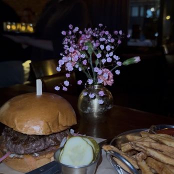Elixir Lounge Andersonville - Lounges Near Me - Chicago, Illinois