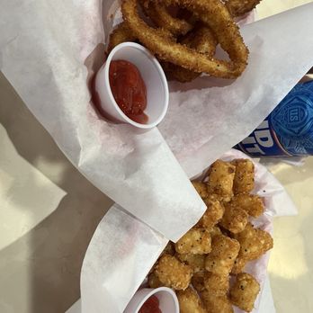 Gil's Broiler & Manske Roll Bakery - Onion rings and tater tots - Burgers Near Me - San Marcos, Texas Gil's Broiler & Manske Roll Bakery - Onion rings and tater tots - Burgers Near Me - San Marcos, Texas