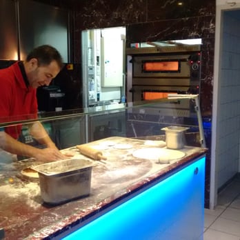 Döner Bistro - Hier wird auch das Dönerbrötchen selber frisch gemacht. - Kebab Near Me - Germering, BY Döner Bistro - Hier wird auch das Dönerbrötchen selber frisch gemacht. - Kebab Near Me - Germering, BY