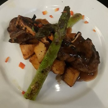 Tapas Valencia - Lamb chops with roasted potatoes and asparagus - Spanish Near Me - Chicago, Illinois Tapas Valencia - Lamb chops with roasted potatoes and asparagus - Spanish Near Me - Chicago, Illinois