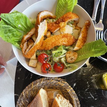 La Terrasse du 7eme - Chicken Caesar salad - Brasseries Near Me - Paris, 75