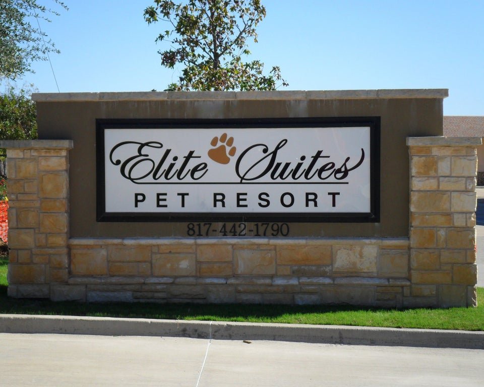 Elite Suites Pet Resort - Heath Image