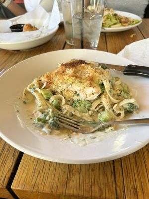 Howell's Kitchen and Bar by null