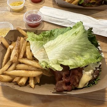 Mudhook Bar & Kitchen - The Best Burger bunless with cheddar - Burgers Near Me - Duncanville, Texas