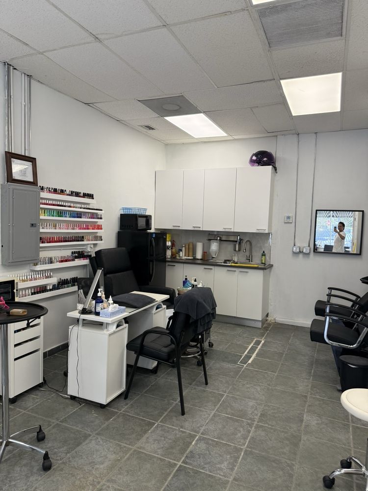 Nelly's Beauty Salon Image