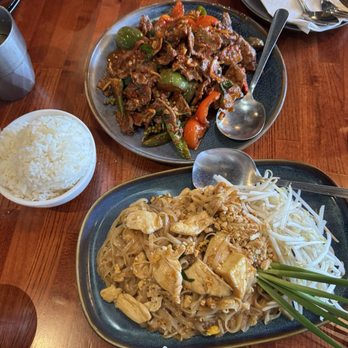 Saap Ver Authentic Thai Cuisine - Bottom: pad Thai | Top: Red Chili Beef - Thai Near Me - San Francisco, California Saap Ver Authentic Thai Cuisine - Bottom: pad Thai | Top: Red Chili Beef - Thai Near Me - San Francisco, California