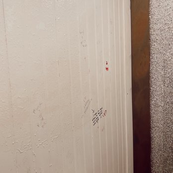 Paradise Park - bathroom - Pizza Near Me - Chicago, Illinois