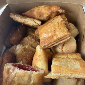 La Carreta - Pan de bono, guava pastries, Croqueta de Bacalao, Croqueta de Jamon DR* - Cuban Near Me - Pembroke Pines, Florida