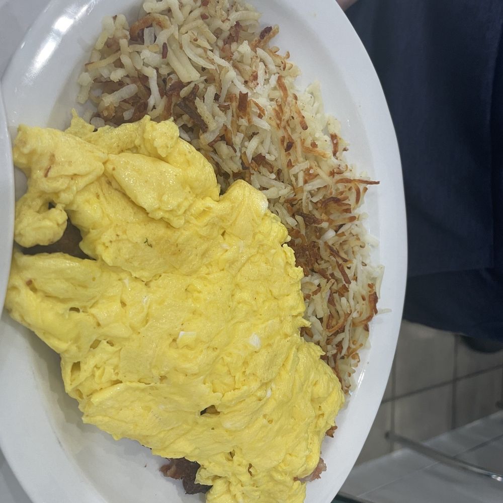 Van Dorn Diner - Corned Beef Hash with scrambled eggs - Diners Near Me - Alexandria, Virginia Van Dorn Diner - Corned Beef Hash with scrambled eggs - Diners Near Me - Alexandria, Virginia