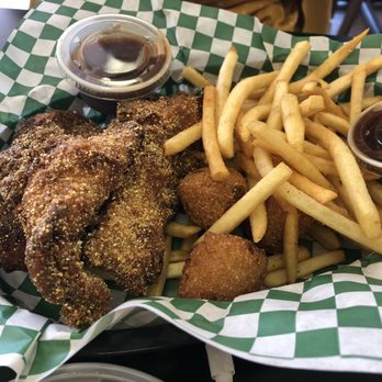 Swamp Cafe - Bourbon Fried Chicken Basket - Cajun/Creole Near Me - Dallas, Texas