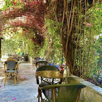 Garden Cafe - Outside - Breakfast & Brunch Near Me - Sherman Oaks, California