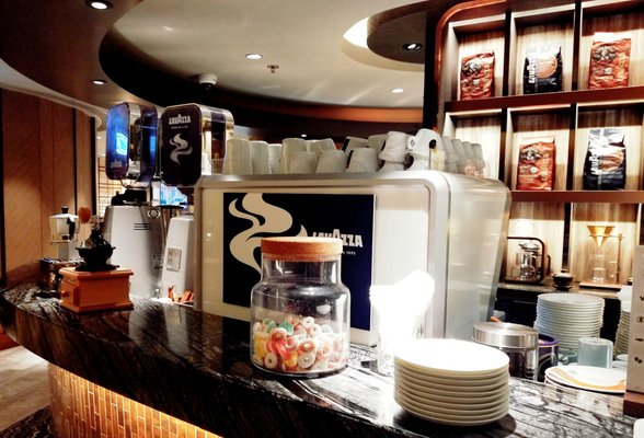Chase Sapphire Lounge by The Club HKG by null