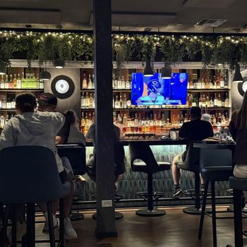 Entourage - Nice bar - American Near Me - Naperville, Illinois Entourage - Nice bar - American Near Me - Naperville, Illinois