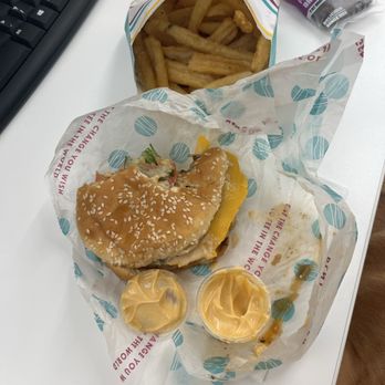 PLNT Burger - BIG B.I.G. Burger - Vegan Near Me - New York, New York