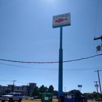Captain D's - the sign for captain d's seafood - Seafood Near Me - Forest Hill, Texas