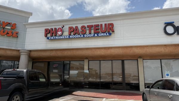Phở Pasteur by null