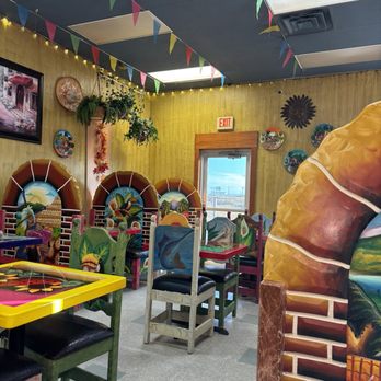 El Dos Mexican Restaurant - Colorful decor - Mexican Near Me - Hays, Kansas