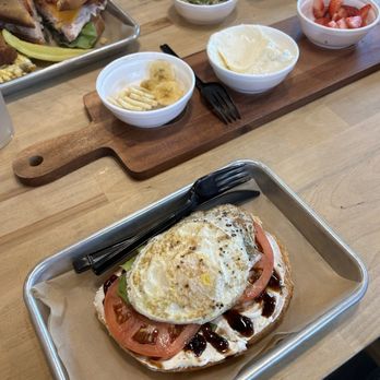 casualbird - Avocado toast and fruit platter - Cafes Near Me - DAYT BCH SH, Florida