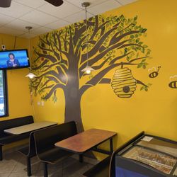 La Colmena Fruteria - Sitting area beautiful art work