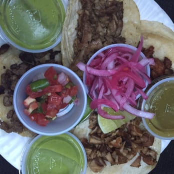 Delicious Tacos - a plate of tacos, salsa, and guacamole - Mexican Near Me - Los Angeles, California Delicious Tacos - a plate of tacos, salsa, and guacamole - Mexican Near Me - Los Angeles, California