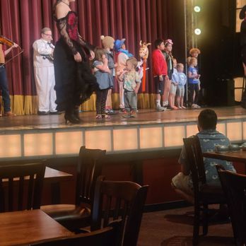 Sneaky Pete's Wild West Dinner Show - Kids love it! - Dinner Theater Near Me - Wisconsin Dells, Wisconsin