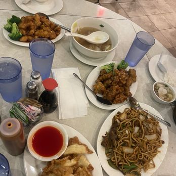 Kenny's Cafe - Crab Rangoon, Kenny's fish, wonton soup, beef chow mein, sweet and sour chicken - Chinese Near Me - Pacifica, California