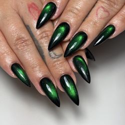 Magic Nails - Gel-X with Emerald Green Cat-Eye Stiletto Design