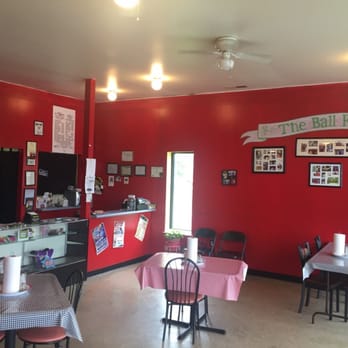 Ball's Q Shack - the interior of the restaurant - Barbeque Near Me - Wright City, Missouri
