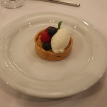 The Westin Calgary - Dessert for tour group dinner. - Hotels Near Me - Calgary, Alberta