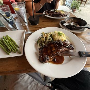 Las Brasas - Edge sirloin, garlic, potatoes, onions, and peppers with a side of truly awesome asparagus. - Mexican Near Me - Dallas, Texas