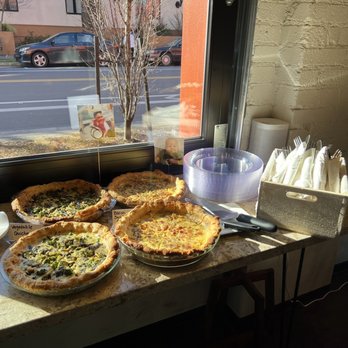 J Scott Cellars  - The delicious quiches - Wine Bars Near Me - Eugene, Oregon