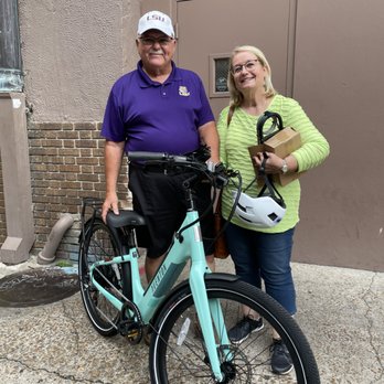 Ebike Baton Rouge - Customer in LSU shirt with new Aventon Pace 500 ST - Bikes Near Me - Baton Rouge, Louisiana