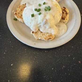 The Monument Café - Chicken and biscuit - American Near Me - Georgetown, Texas
