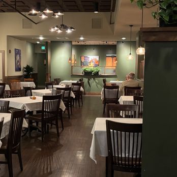 Loretta - inside - New American Near Me - Newburyport, Massachusetts