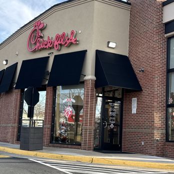 Chick-fil-A - Entrance - Fast Food Near Me - Woodbridge, Virginia