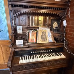 Burleson Visitor Center - Piano