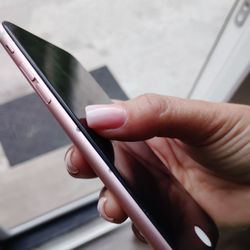 Fixudevice - Looks like it was hammered to be removed because there are two holes and the screen is not installed correctly because there is a gap.