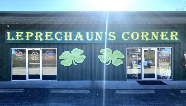 Leprechaun's Corner Pub & Package by null
