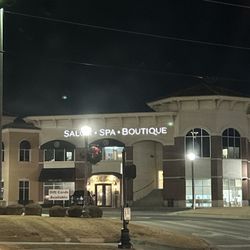 Bella Strada Salon & Spa Suites - Exterior at night