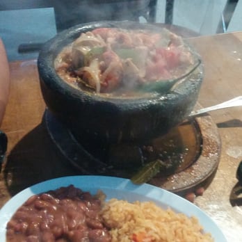 Mariscos Bahia Restaurant - Boiling Molcajete for only 14.99 OMG AND ITS DELICIOUS!!! - Seafood Near Me - Maywood, California