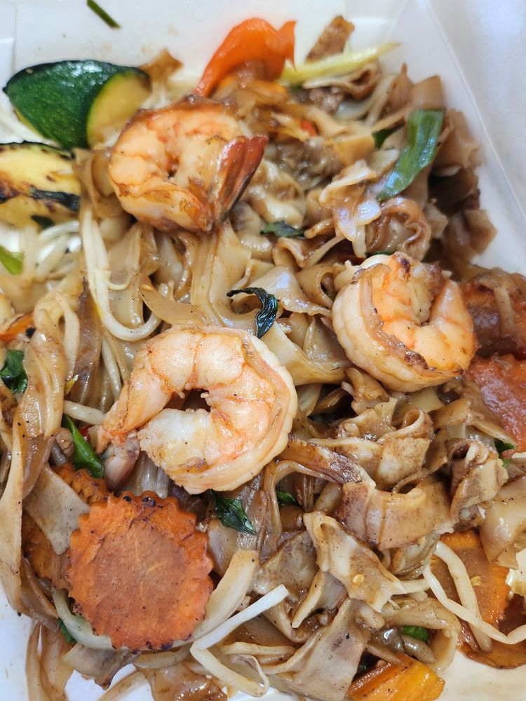 Bai Tong Thai Bistro Logo