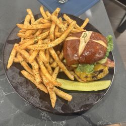 Rain 903 Restaurant & Lounge - Smashburger and fries